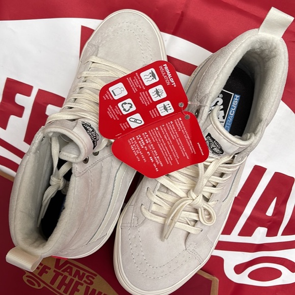 Vans Sk8-Hi Mte-1
Marshmallow/Marshmallow
MAInA5H7YQC5
WMNS boots - sneakers - Picture 13 of 16